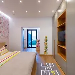 Blueline فيلة