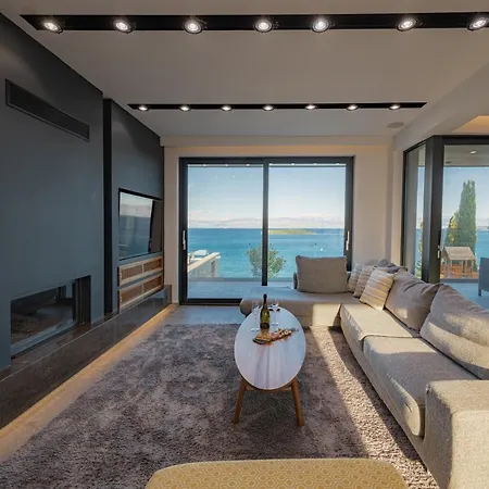 Blueline Alykes Potamou