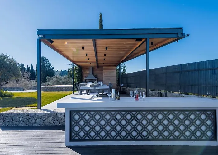 Blueline Alykes Potamou